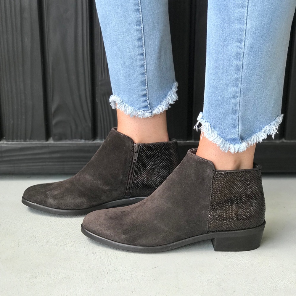 Dual Tone Textured Low Cut Chelsea Ankle Bootie - Picture 1 of 8